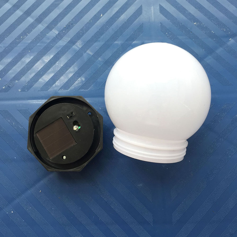 ソーラーガーデンライト 6個入り。丸型の屋外用芝生灯。パティ - Pool Light Solar Rechargeable のレビューと価格