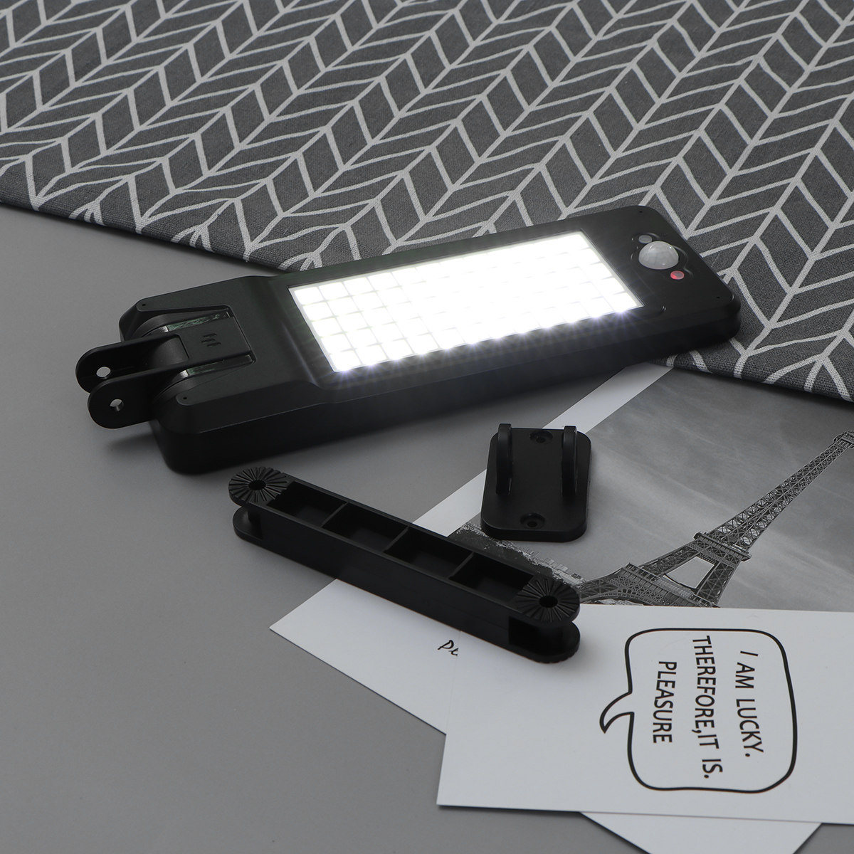 太陽光発電式壁掛けライト、60ルーメン、屋外用、防水、IP6 - Pool Light Solar Rechargeable のレビューと価格